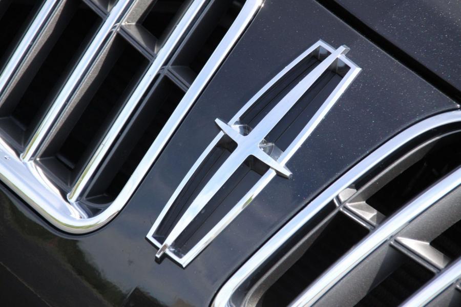  Lincoln MKZ 2010 года  (фото 39 из 211)